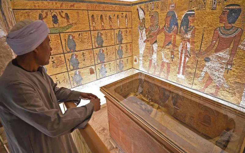 king tuts tomb inside